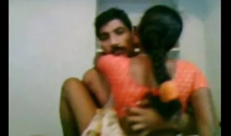 عوضی زیبا پاهایش را دراز عکس سکسی خارجی با کیفیت کرد