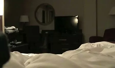 اسکارلت پسر پسر فیلم سکیس خارجی بلوند را اغوا می کند