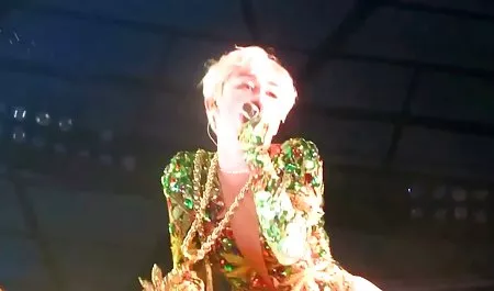 من یک عضو را داخل واژن ، مثل یک توپ در جیب زد فیلم سکس خارجی کوتاه