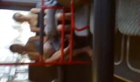 بلوند داغ خودش را کونزن خارجی با یک دستگاه سکس راضی می کند