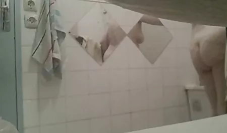 حسادت کنیا یک تصویر سکسی خارجی دیک سیاه بزرگ خوشحال است