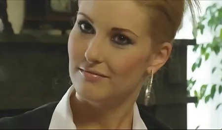 بلوند سرویس یک پسر را فیلم سیکی خارجی با یک پارچه قانع کرد