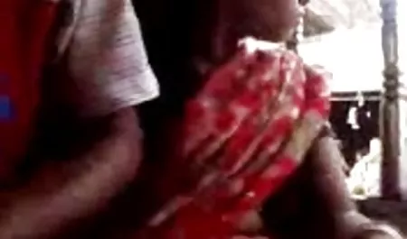 دو نوک سینه کوچک رابطه جنسی دهانی می خوانند عکسهای خارجی سکسی