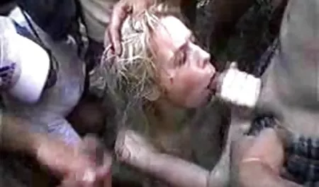 سیاه یک سگ نر را دانلود کلیپ سکس خارجی در بستر سیاه نادیده گرفت