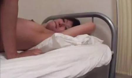 گربه داغ پاها را فیلم سوپر خارجی خشن گسترش می دهد