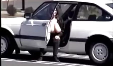 حیوانات خانگی لزبین در فیلم خارجی شهوانی مقابل دیوار ایستاده اند