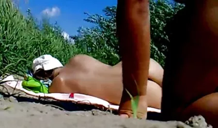 زیبایی های گرم یکدیگر فیلم سوپر خارجی پورن را در یک اتاق تاریک لعنتی می کنند