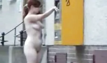 بلوند پاهایش را دراز کرد و خود را به داخل حمام صاف کرد عکسهای سکسی خارجی