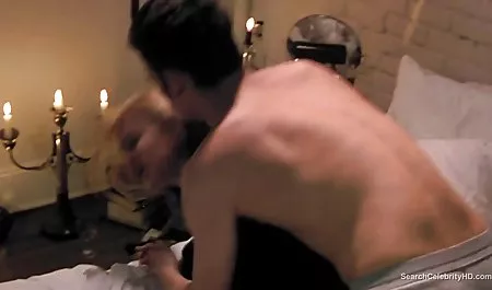 کیرا وایلد برای مشاهده فیلم سکس خارجی دوربین نمایش می دهد