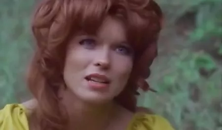 جی راس بیدمشک خود را به تخت قهوه عکس سکسی دختر خارجی ای بست